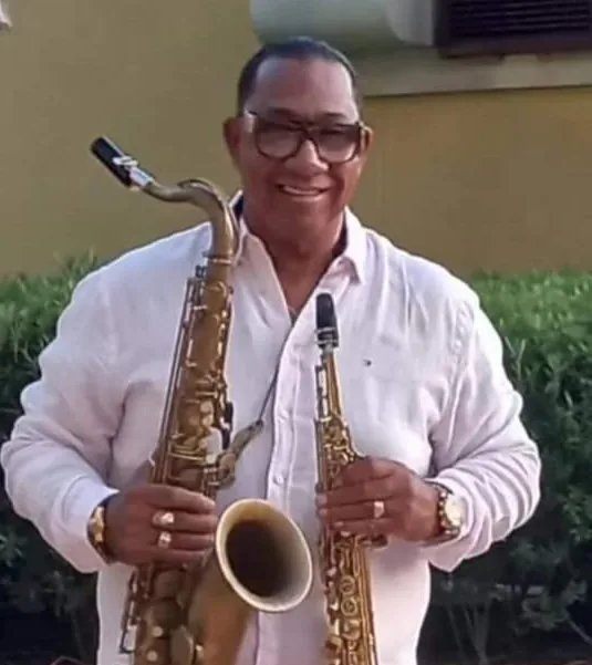 Eduardo Proveyer – El Prove Saxophonist at Charlie’s Bar and Restaurant
