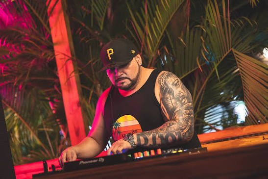 DJ IOI
